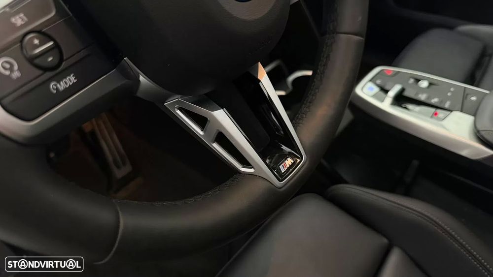 BMW iX1 eDrive20 Pack Desportivo M - 31