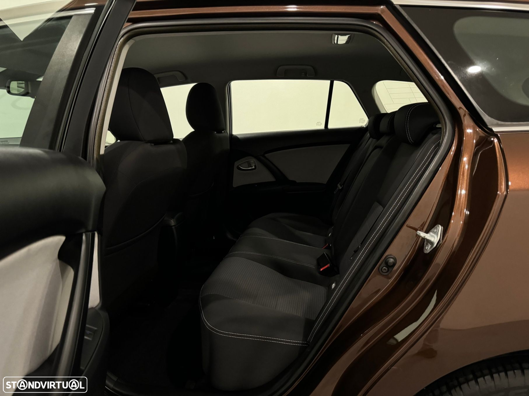 Toyota Avensis Touring Sports 1.6 D-4D Exclusive - 34