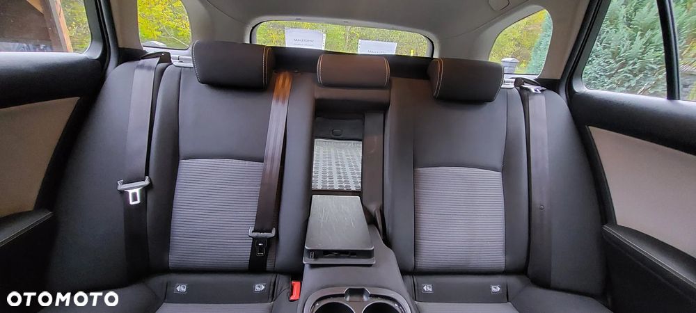 Toyota Avensis 2.0 D-4D Premium - 15