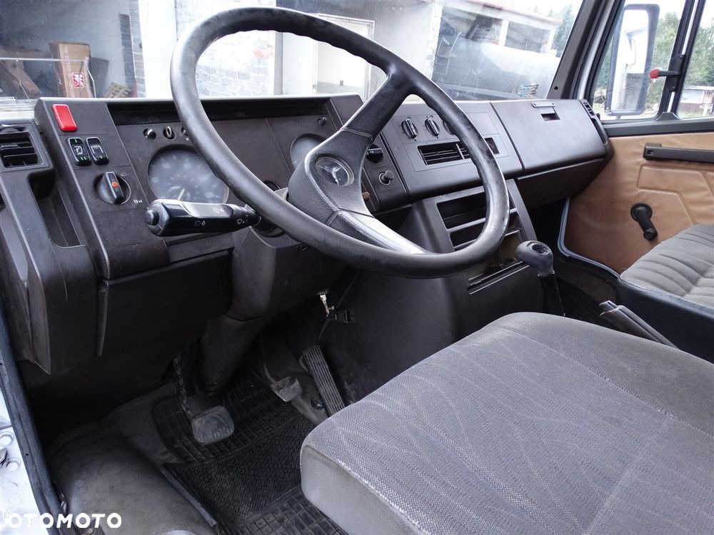 Mercedes-Benz 609 - 9