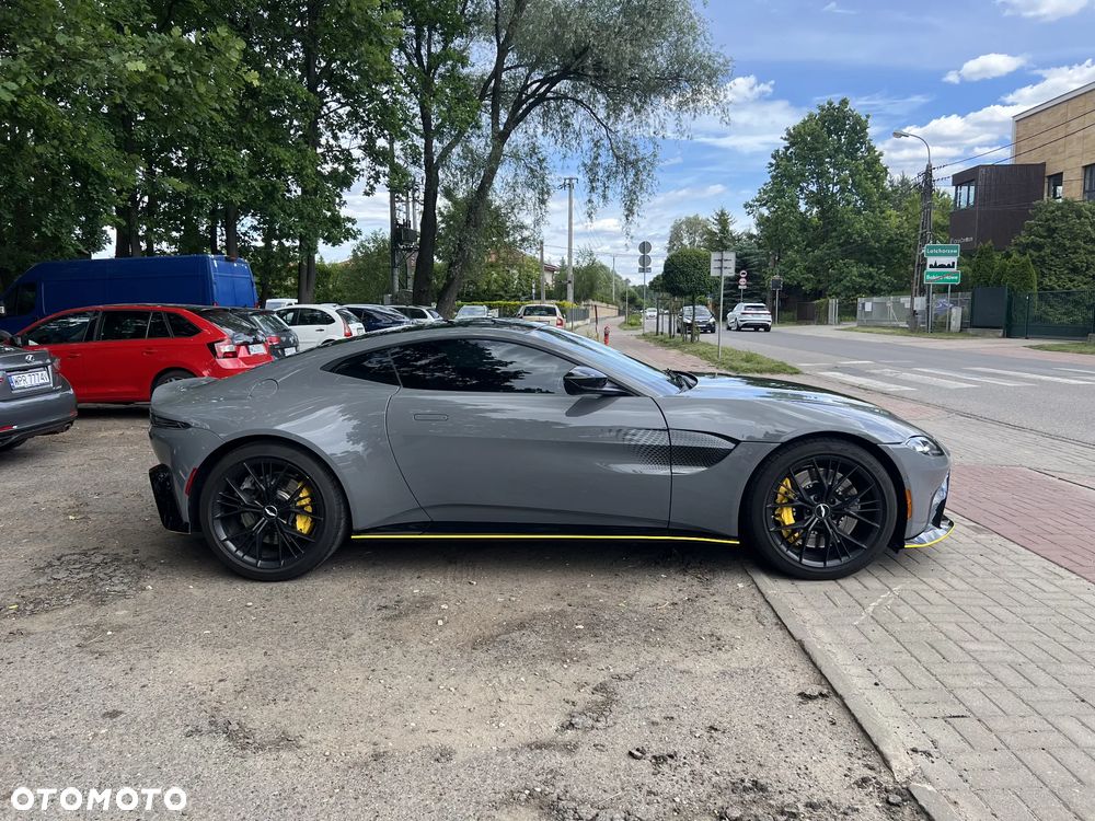 Aston Martin Vantage - 6