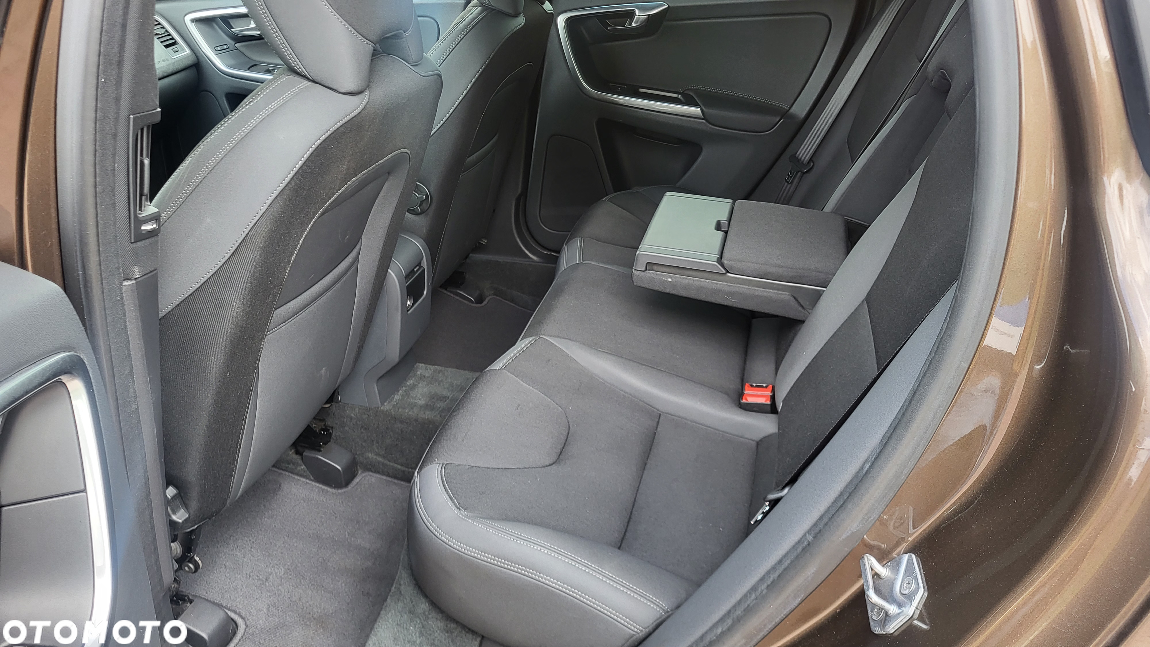 Volvo XC 60 D4 Geartronic Momentum - 11