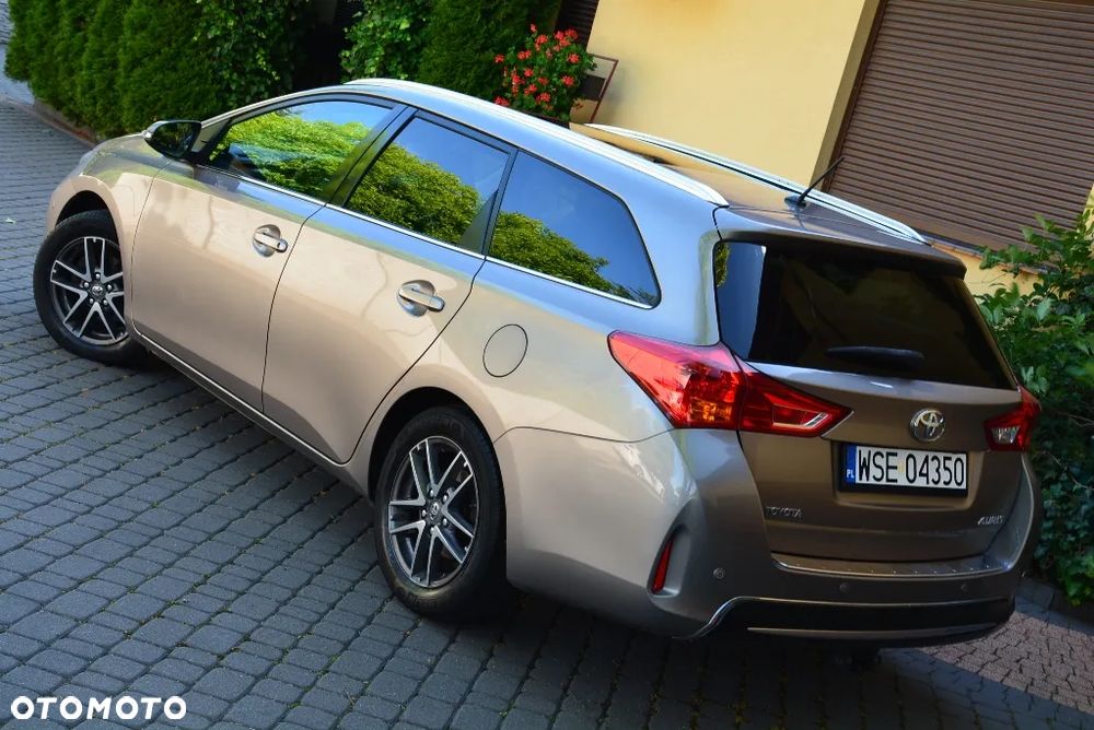 Toyota Auris 1.6 Premium Comfort MS - 2