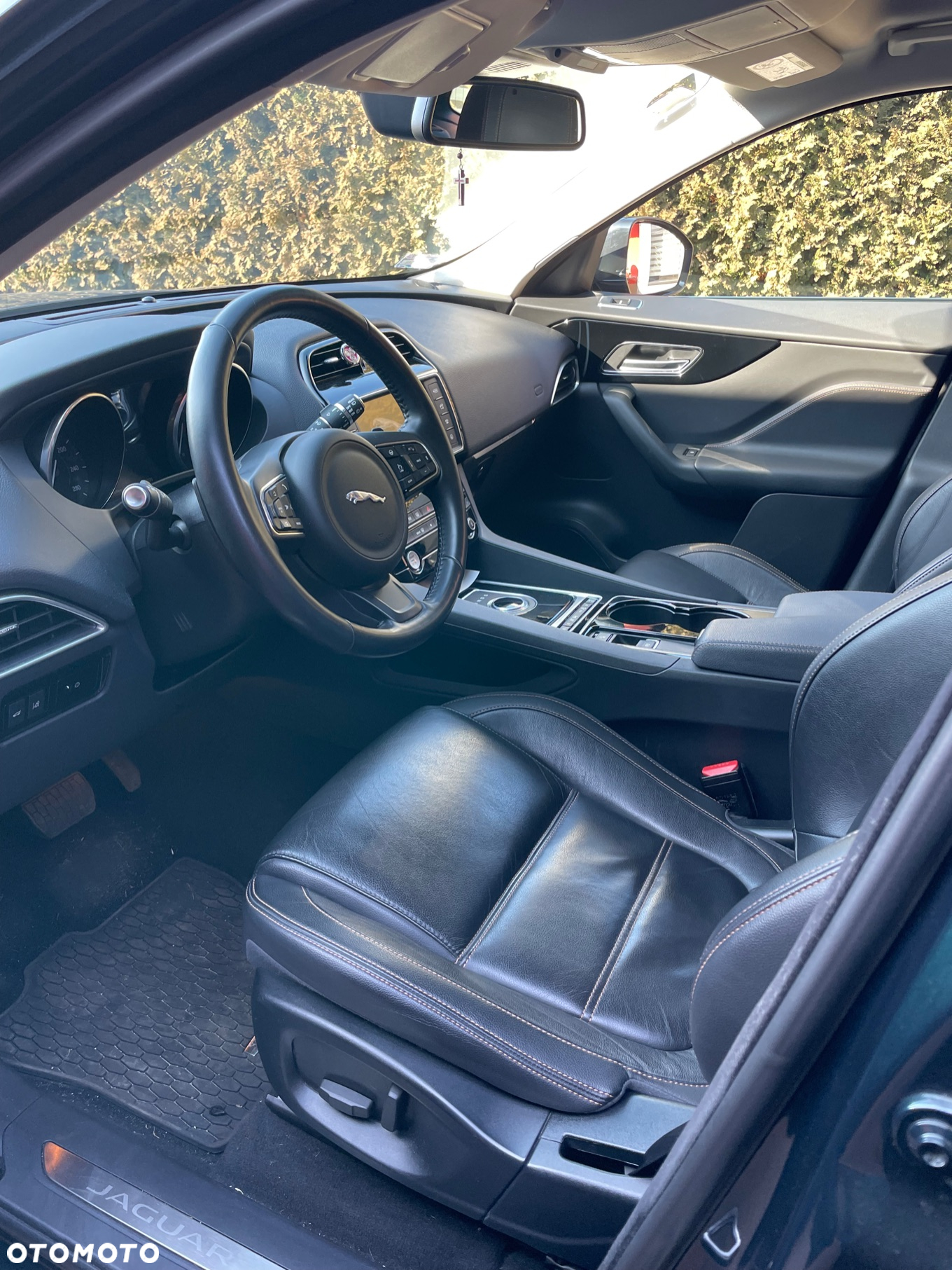 Jaguar F-Pace 2.0 i4D AWD R-Sport - 36