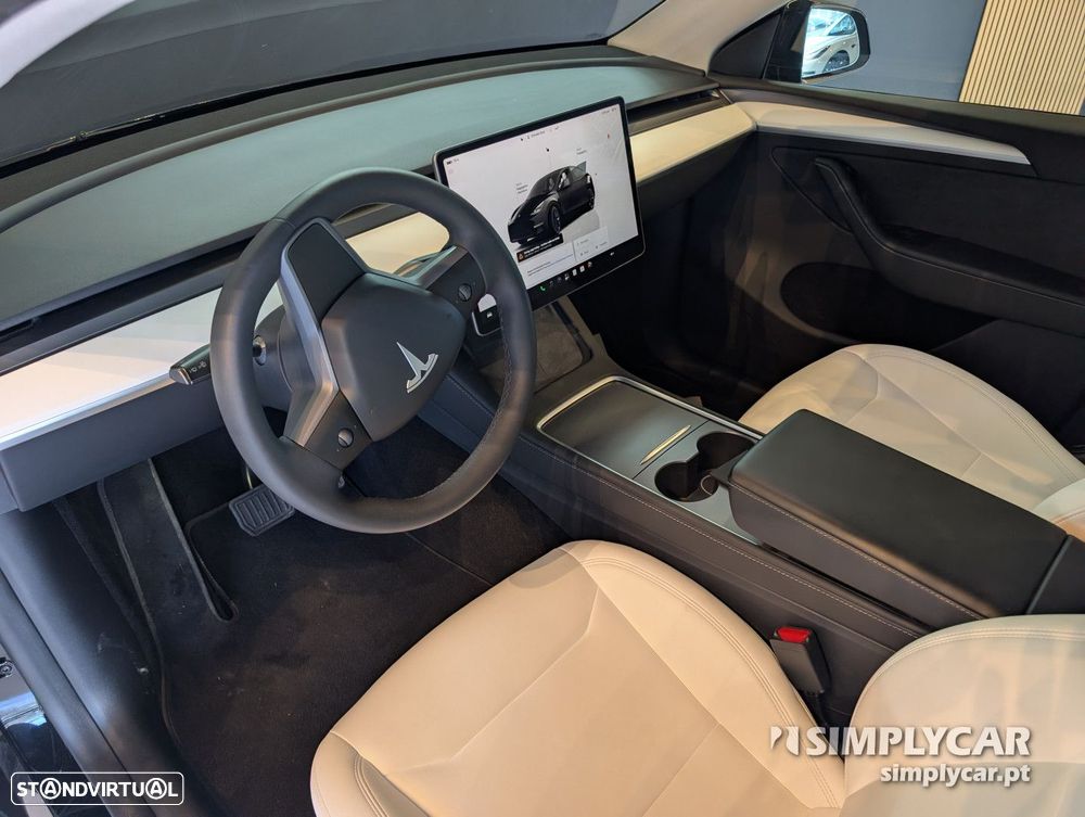 Tesla Model Y - 6