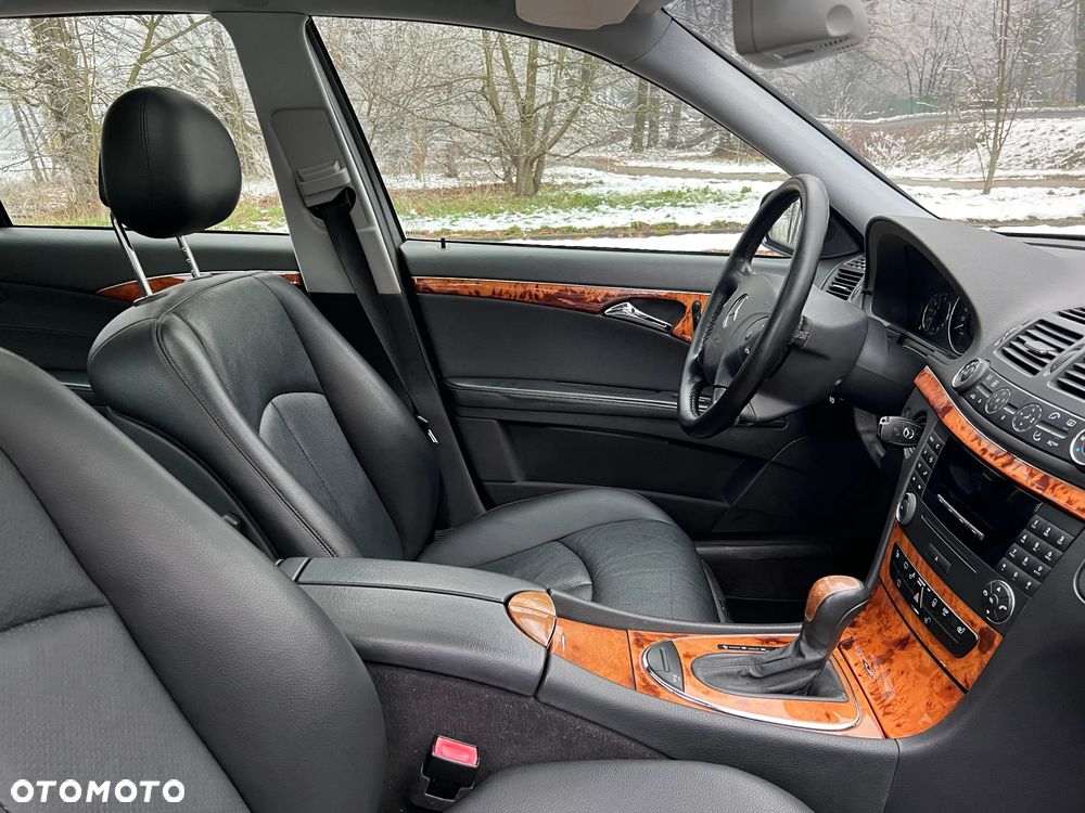 Mercedes-Benz Klasa E 320 T Elegance - 29