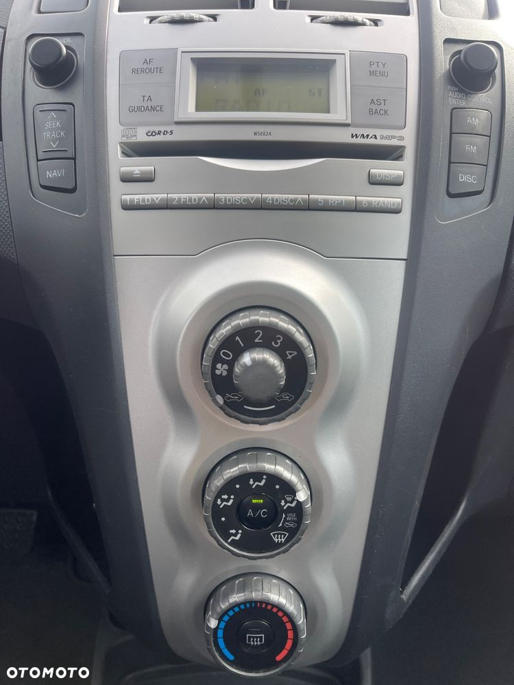 Toyota Yaris 1.3 Sol - 23
