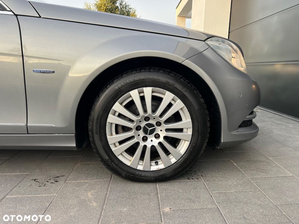 Mercedes-Benz Klasa C 220 CDI DPF Automatik BlueEFFICIENCY Elegance - 32