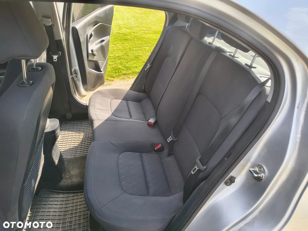 Kia Rio 1.2 L - 10