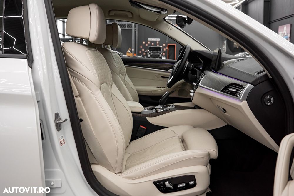 BMW Seria 5 530i xDrive AT MHEV - 12