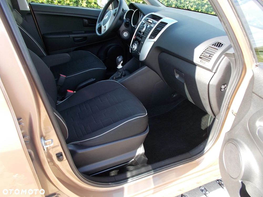 Kia Venga - 17