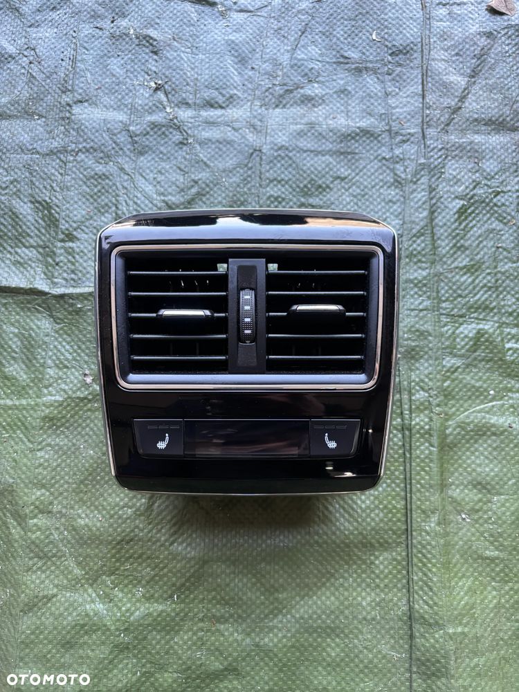 Skoda Superb III 3 3V0 przełącznik włącznik grzania kanapy tył kratka nawiewu panel 3V0919201A - 1