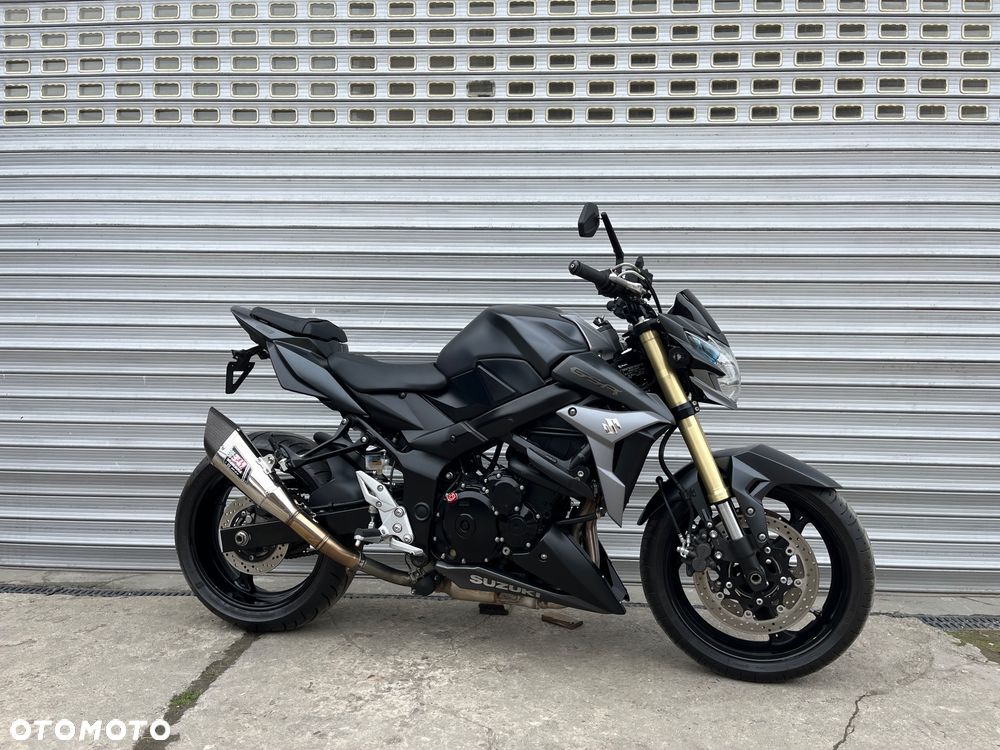 Suzuki GSR - 4