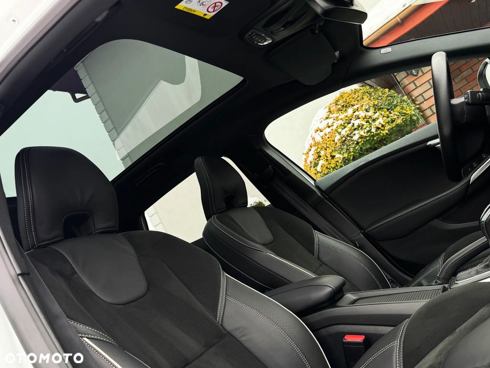 Volvo V40 D3 Geartronic RDesign - 21