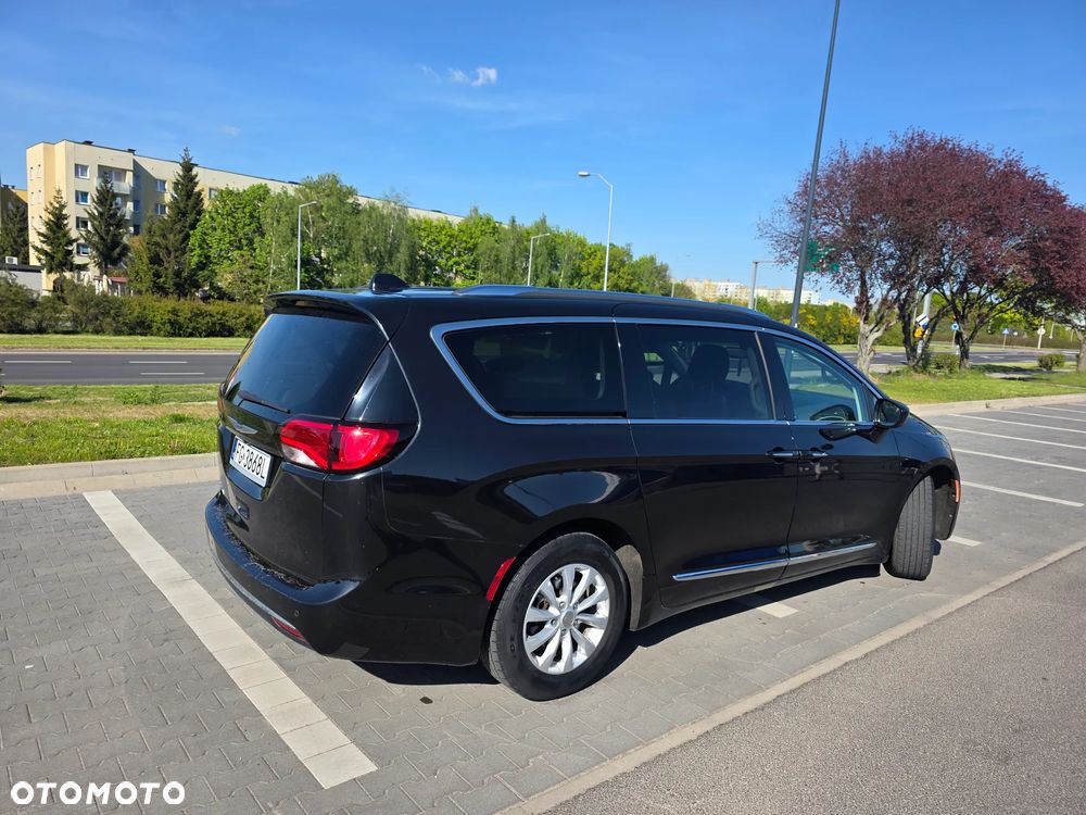 Chrysler Pacifica - 1