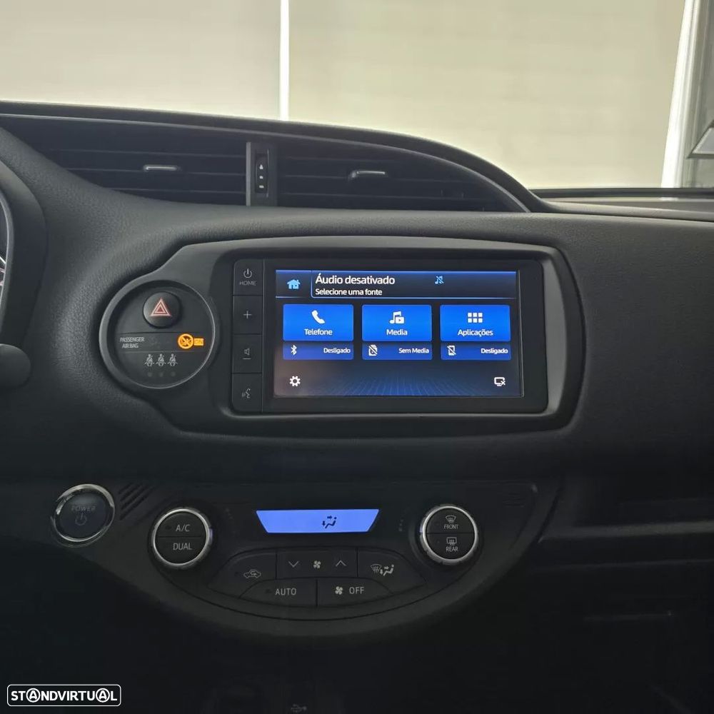 Toyota Yaris 1.5 HSD 20 Anos - 21