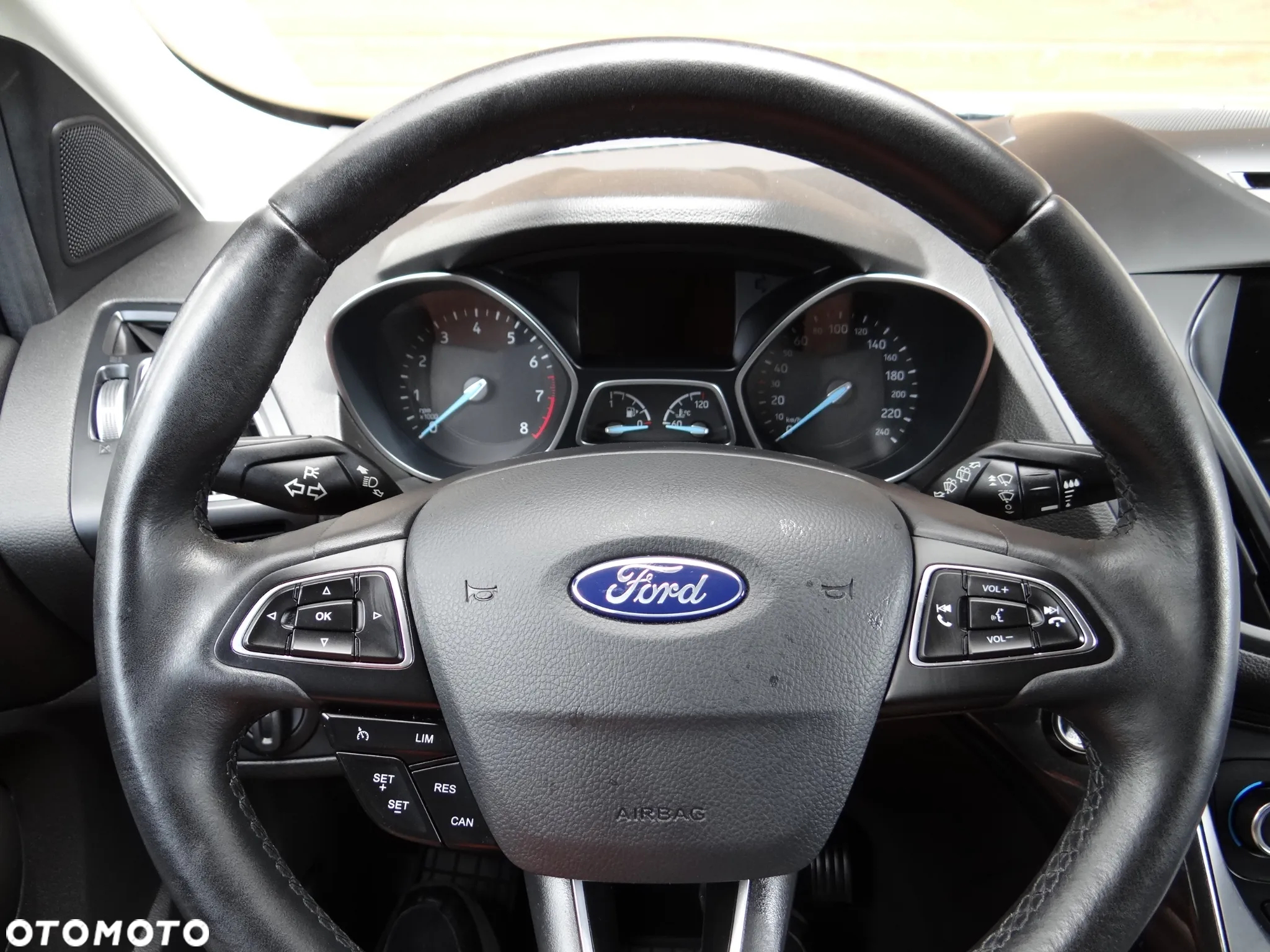 Ford Kuga 1.5 EcoBoost 2x4 Titanium - 16