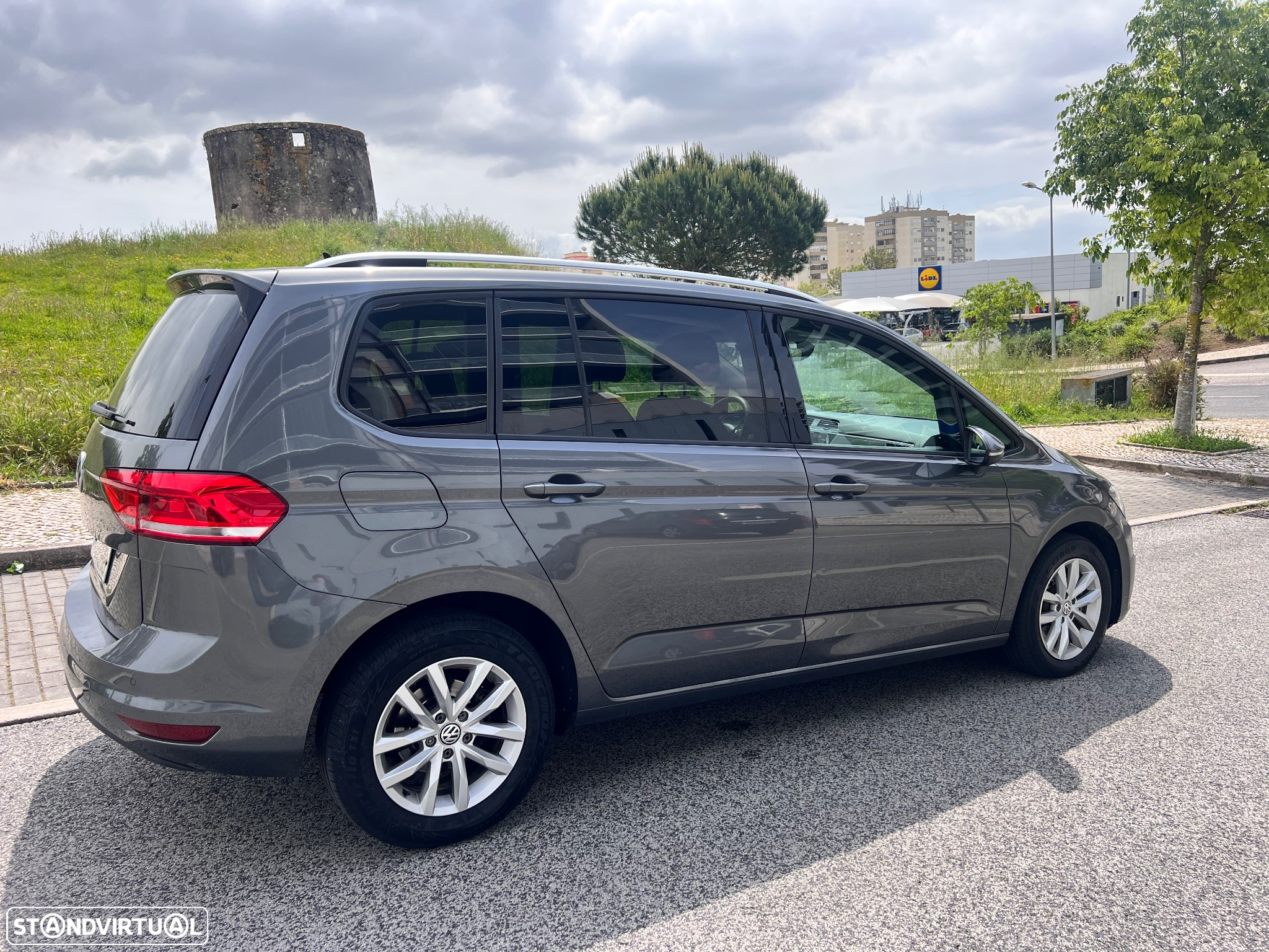 VW Touran 1.6 TDI Highline DSG - 5