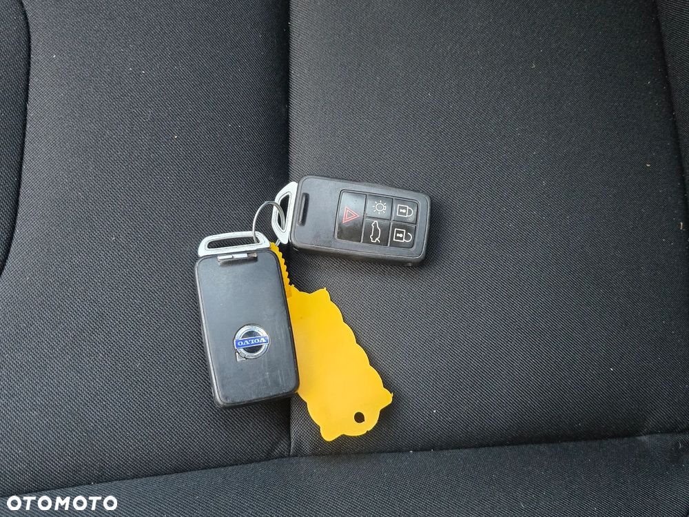 Volvo V60 D4 Momentum - 29