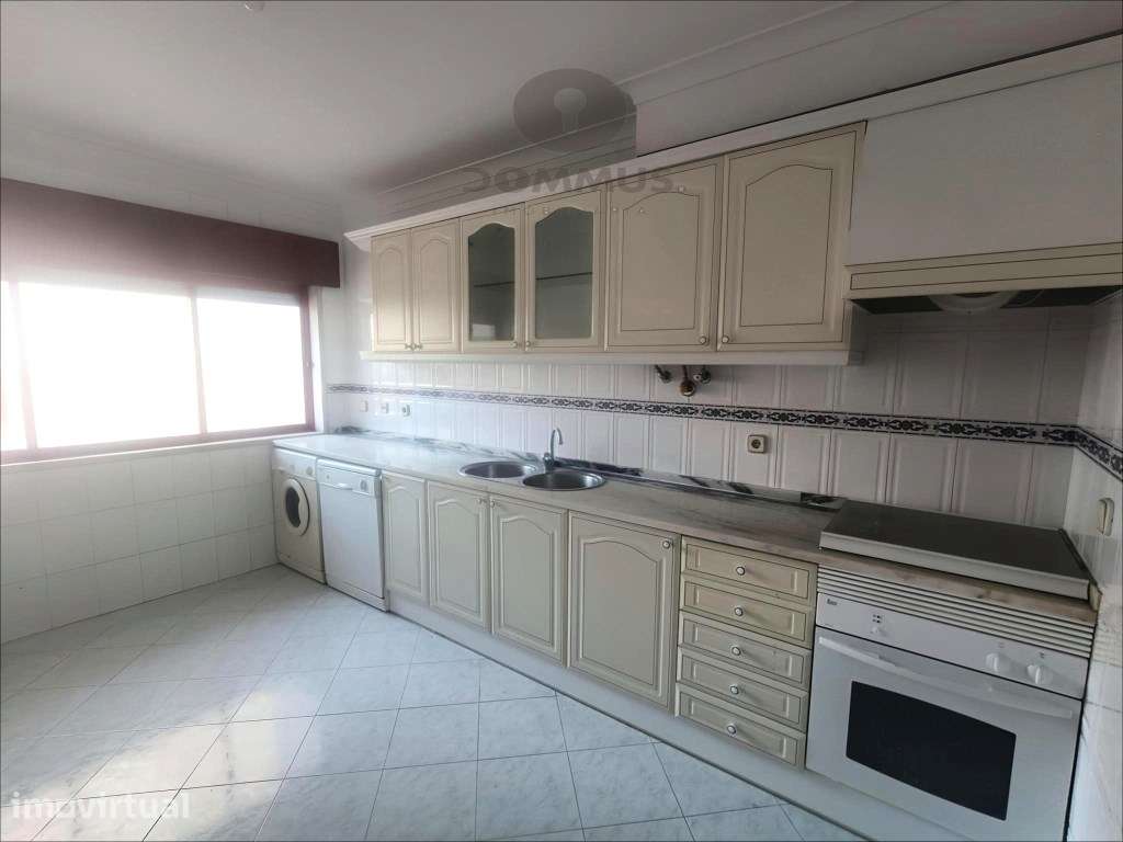 Apartamento T2 com Parqueamento na Cavaleira - Grande imagem: 2/31