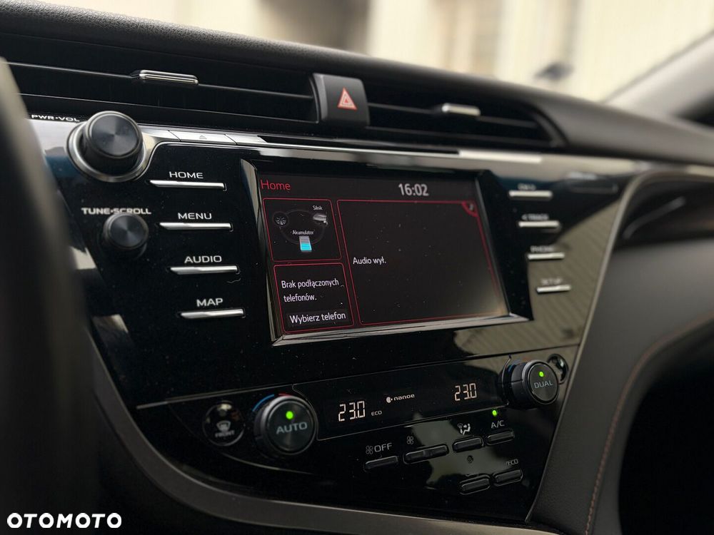 Toyota Camry 2.5 Hybrid Comfort CVT - 28