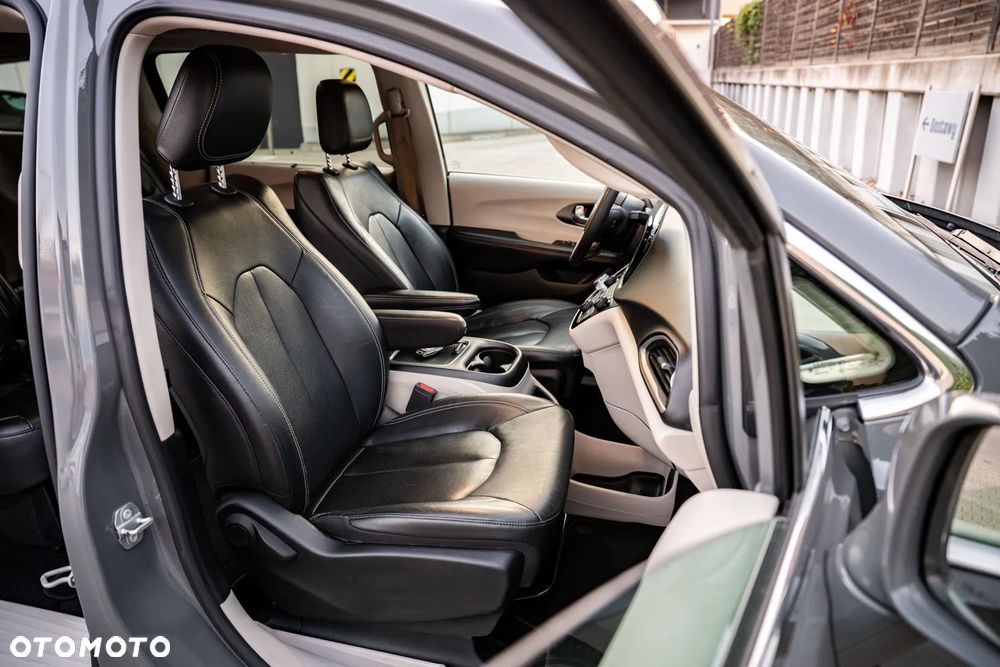 Chrysler Pacifica - 15
