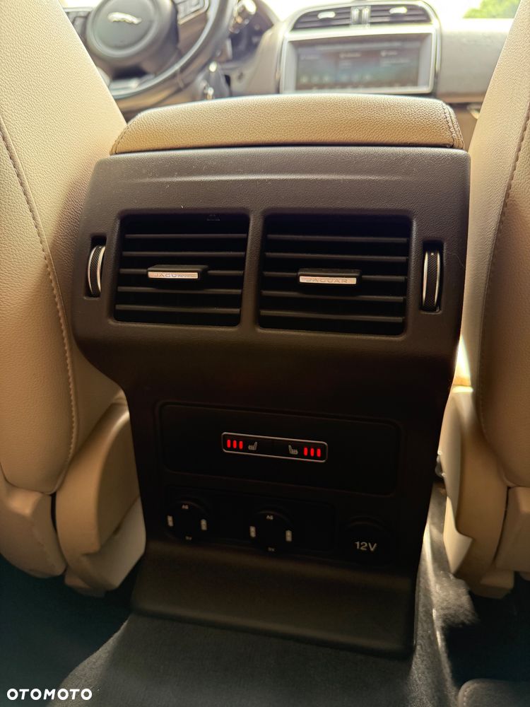 Jaguar F-Pace 2.0 i4D RWD R-Sport - 12
