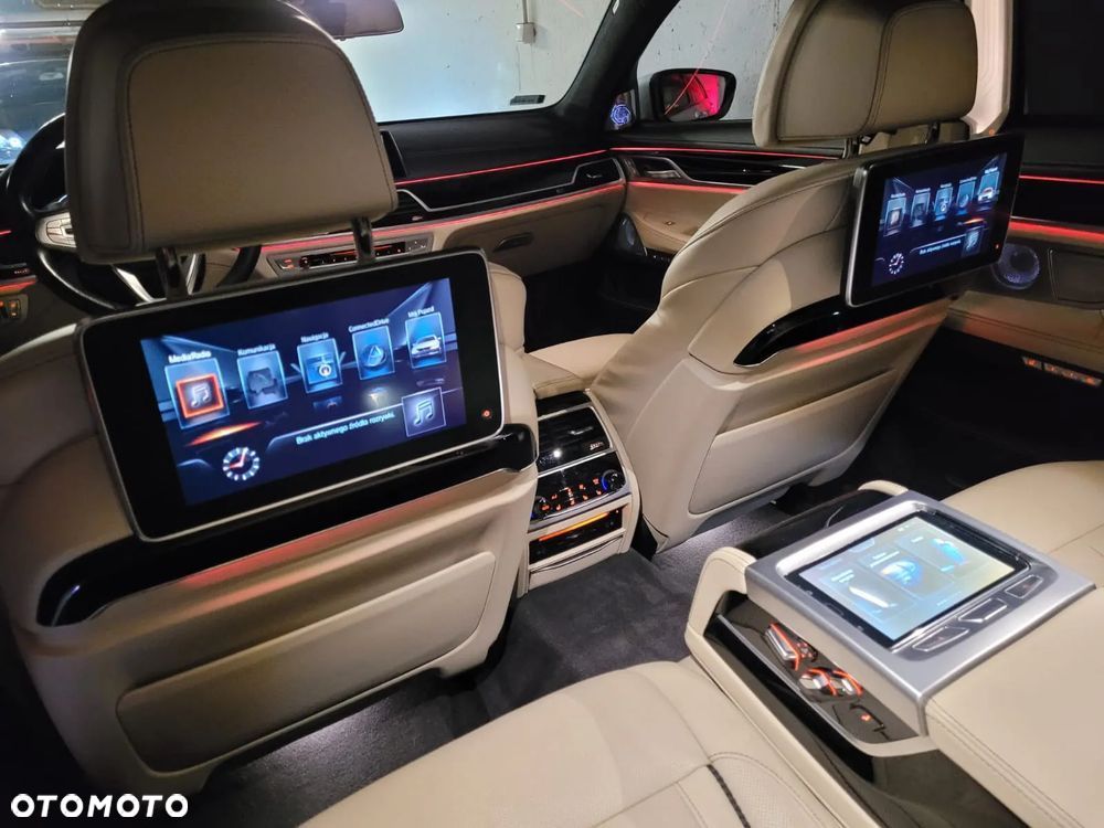 BMW Seria 7 750Li xDrive - 21