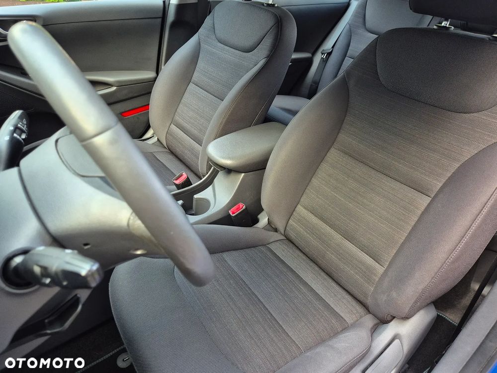 Hyundai IONIQ - 19