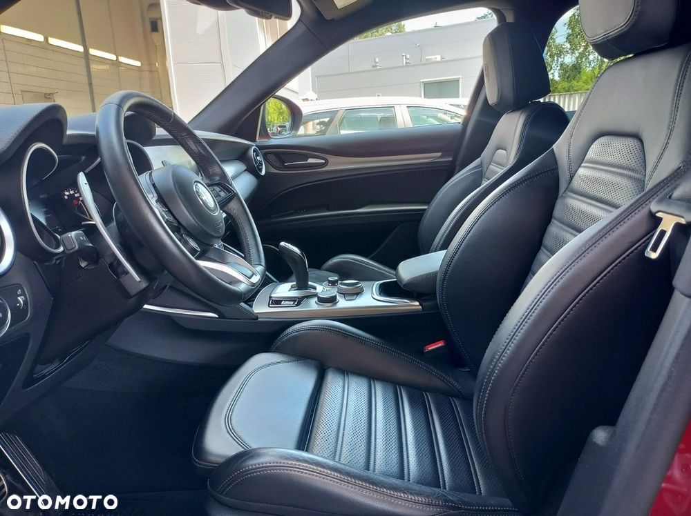 Alfa Romeo Stelvio - 16