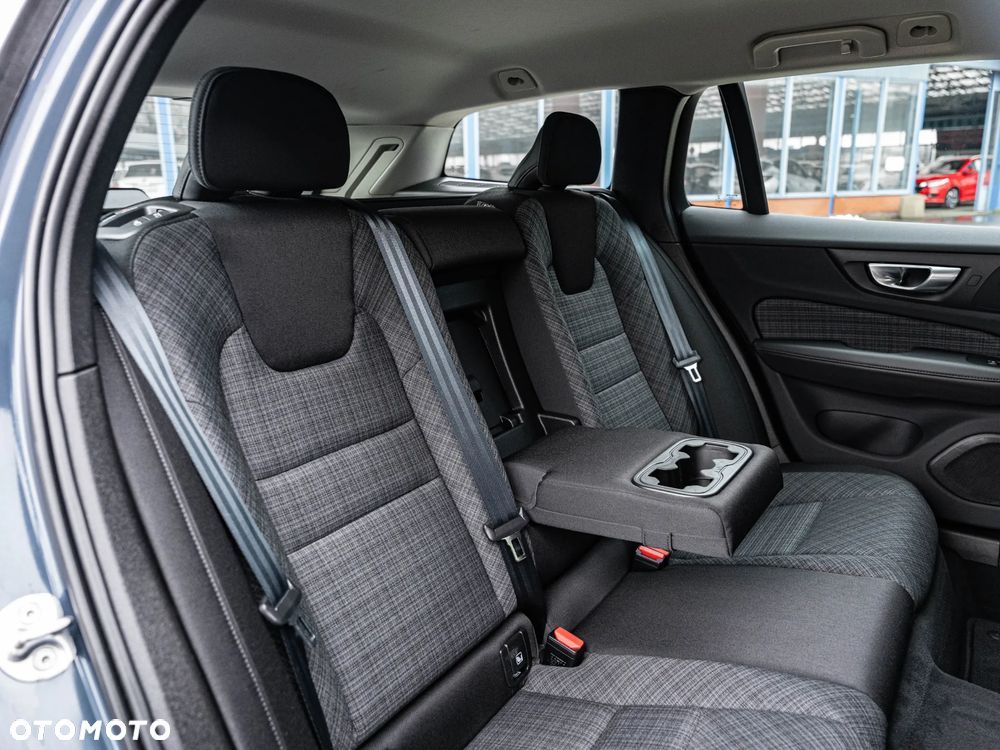 Volvo V60 B3 B Essential - 32