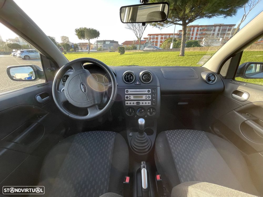 Ford Fiesta 1.25 Ghia - 18