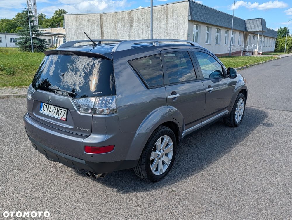 Mitsubishi Outlander - 3