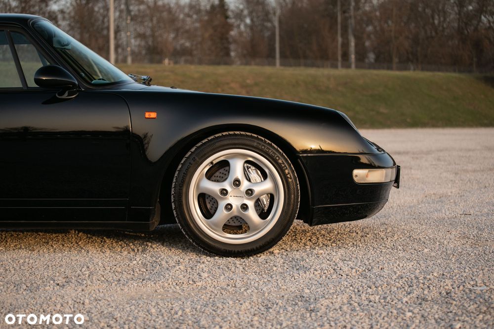 Porsche 911 Carrera 4 - 19