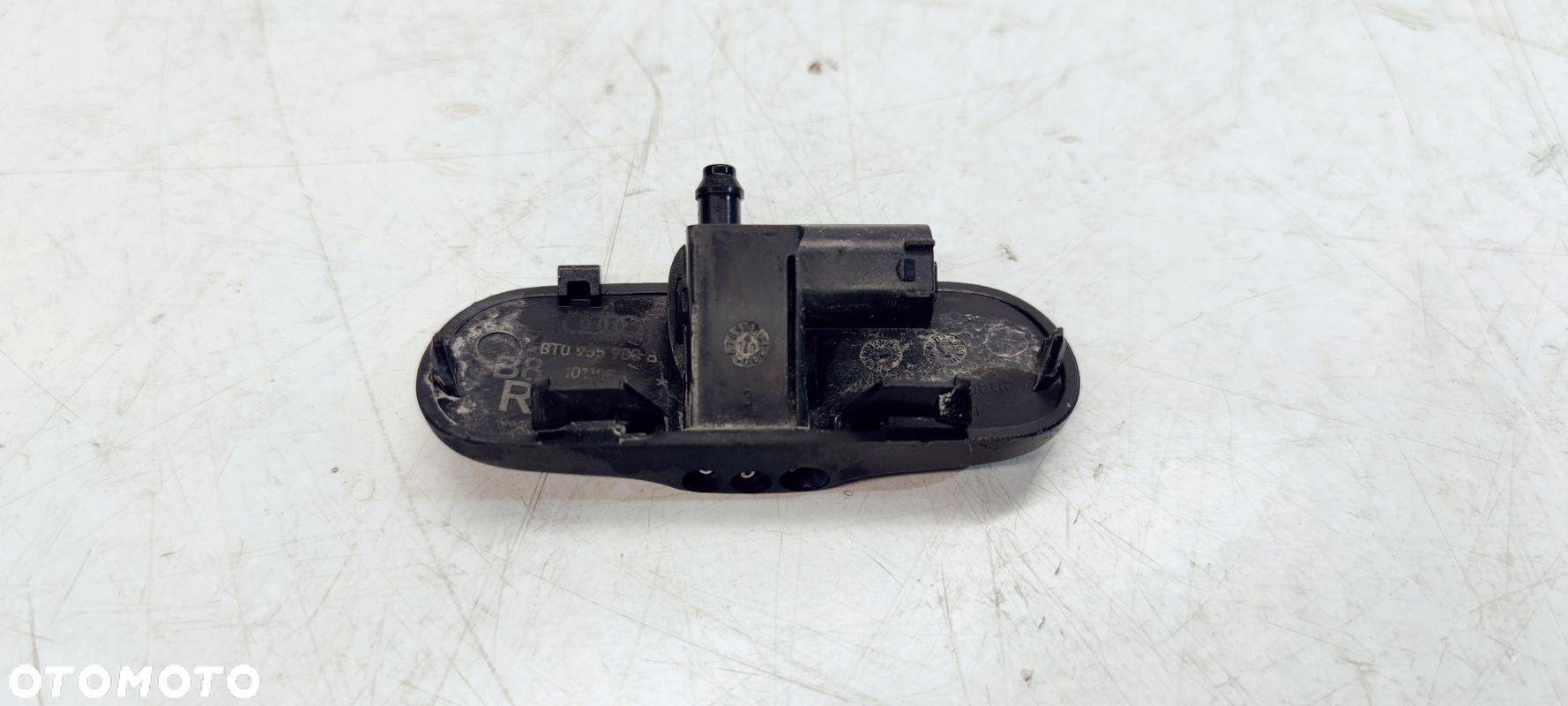 DYSZA SPRYSKIWACZA PRAWA AUDI A4 B8 A5 8T0955988B - 2