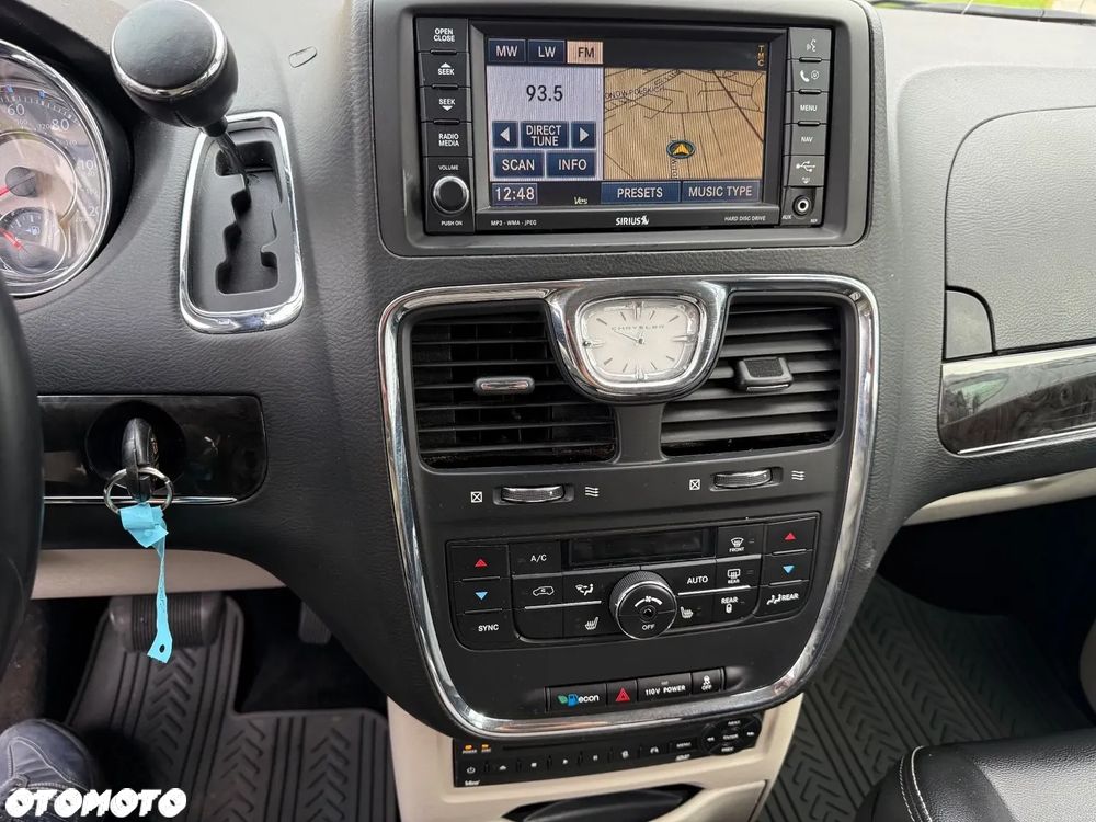 Chrysler Town & Country ver-3-6-touring - 8