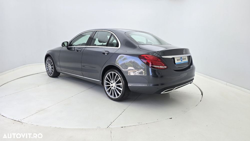 Mercedes-Benz C - 8