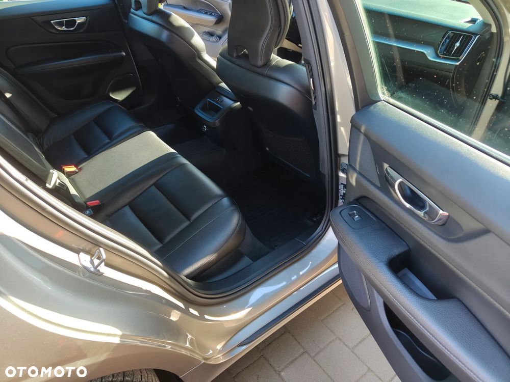 Volvo V60 D4 Geartronic Momentum Pro - 27