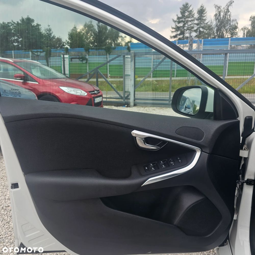 Volvo V40 D2 Kinetic - 14