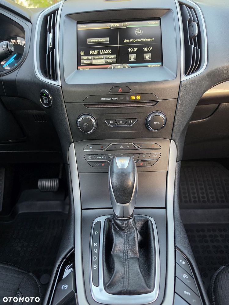 Ford S-Max - 12