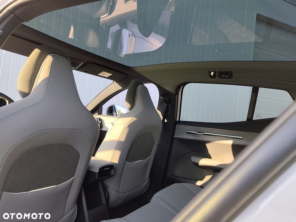 Volvo EX30 69kWh Twin Motor Ultra Black Edition - 6