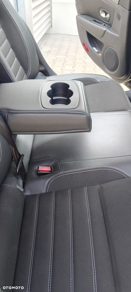 Renault Laguna 2.0 dCi GT ESM - 28