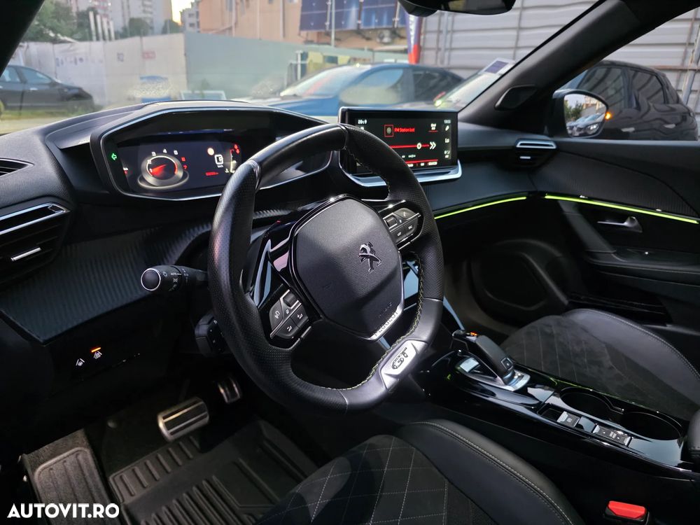 Peugeot 2008 PureTech 155 EAT8 GT - 27