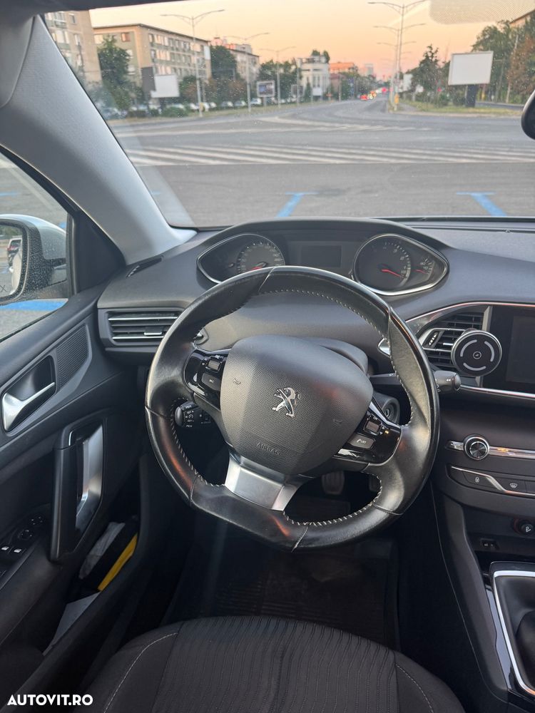 Peugeot 308 1.2 L PureTech Turbo Active - 9