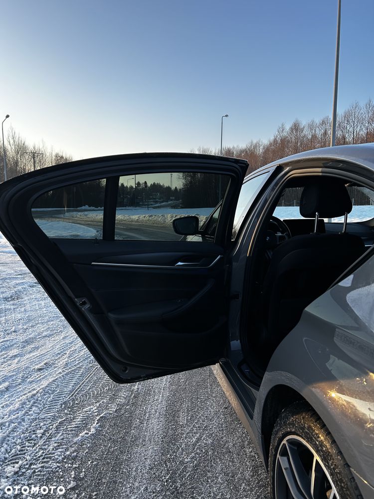 BMW Seria 5 520d xDrive M Sport sport - 9