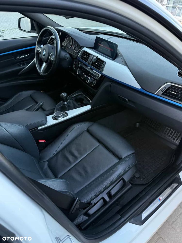 BMW Seria 3 320d M Sport - 9