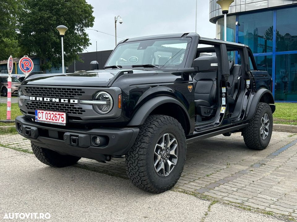 Ford Bronco - 5