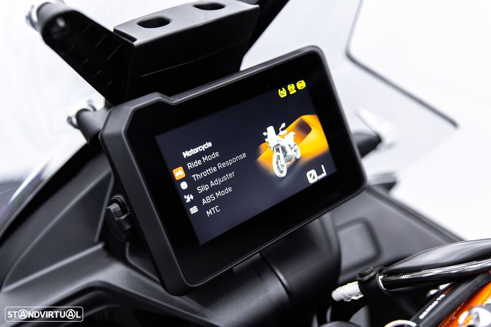 KTM 890 - 26