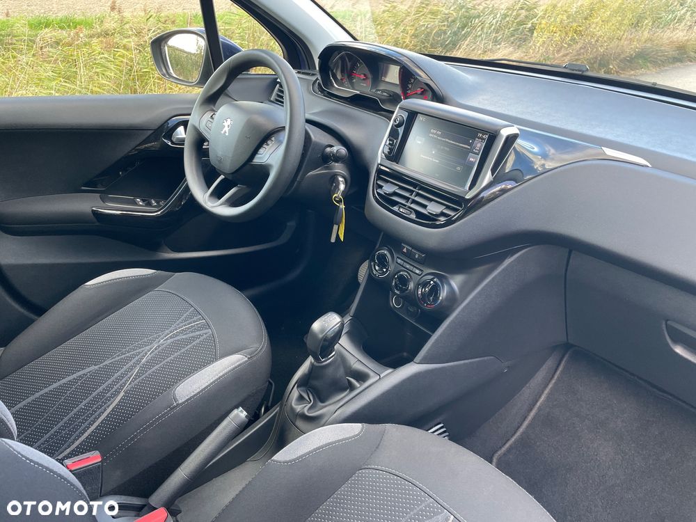Peugeot 208 - 18