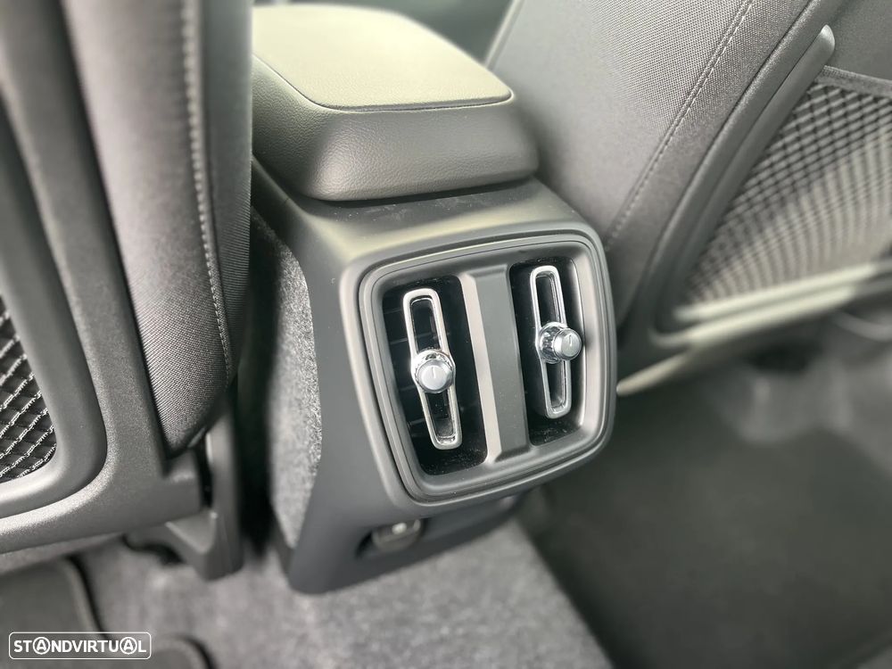 Volvo XC 40 2.0 B3 Black Edition - 19